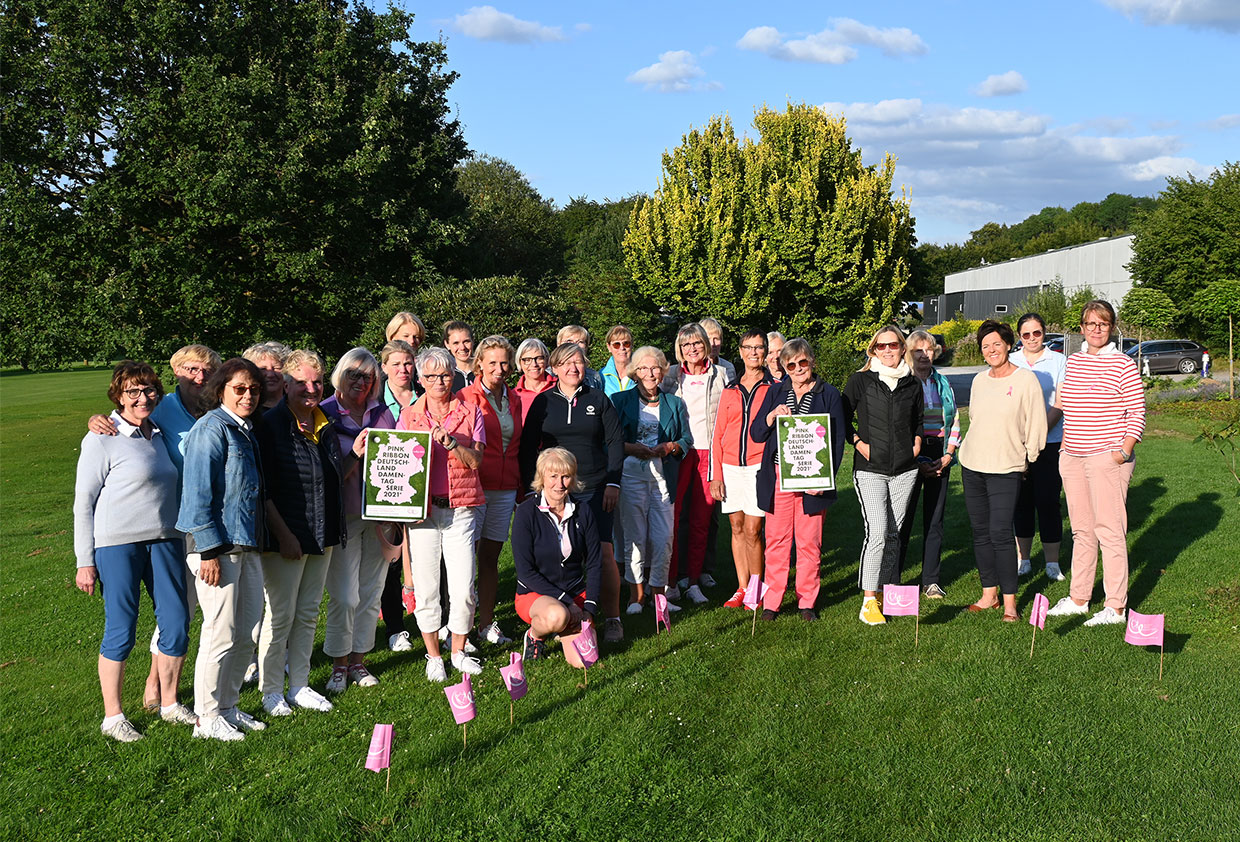 Damentag zu Gunsten der organisation Pink Ribbon beim Golf Club Werl